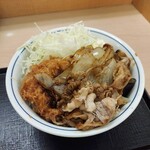 かつや - 牛焼肉とロースカツの合い盛り丼879円(2024年10月18日)