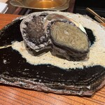 他力野割烹 - 1つ400gはある大きな黒あわび。