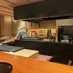 他力野割烹 - 調理開始前の調理場。陰影が静けさを表します。