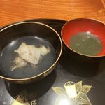 他力野割烹 - 四皿目。炙りあわびのお吸い物と肝のスープ。薄く切った鮑を炭火でさっと炙ってあり、その分旨みが凝縮されたよう。肝のスープを付けて食べてもよし、スープとして飲んでもよし。
