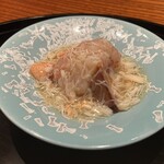 267969532 - 三皿目。海老芋と毛蟹のあんかけ。毛蟹はミディアムレアで、ぷりぷりな食感を残しとても甘い。
