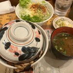 十勝豚丼 いっぴん - いっぴん畑（サラダ）、みそ汁追加