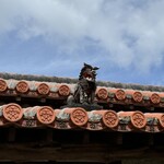 花人逢 - 屋根の上のシーサー