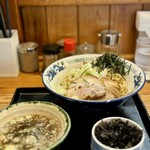 中華蕎麦 春馬 - 油そば850円にバラ海苔トッピング150円