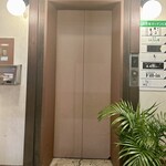 肉の変態集団 疾風ホルモン - エレベーター