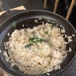 一汁旬菜 はち - 大山鷄とごぼうの鉄鍋ご飯