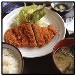 Kino Kawa - 琉美豚Aロースカツ定食。
                        普通に美味い。
                        じーまーみ豆腐はモチモチで確かに美味い。