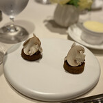 レストラン コートドール - Amusette 蝦夷鹿肉のリエット,十勝マッシュルームのサブレ