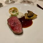レストラン コートドール - 道産和牛フィレ肉のステーキ
      セップ茸のフリカッセと生落花生のラビオリ添え