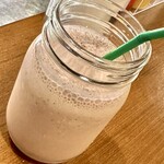 ブラックプール ハンバーガー カフェ - 夏から始まったシェイクバニラ、チョコ、抹茶味が楽しめます。