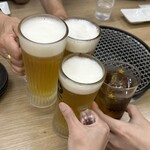 焼肉・定食・冷麺 味楽苑 - サッポロ生ビール580円
      ウーロン茶350円