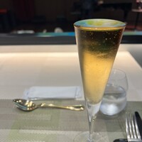 俺のフレンチ グランメゾン 大手町 - ノンアルコールのシャンパン？