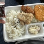 アゲラー本舗からあげ屋 - 料理写真:コロッケ1個、醤油唐揚げ1個、塩唐揚げ1個