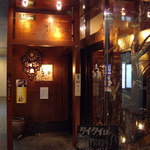 魚神 - お店の入口