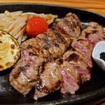 九志焼亭 - 断面はピンク色！黒い塩はかなり塩味が強いです