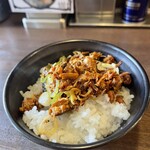 麺浪漫 - 辛味ネギ肉のまかない丼