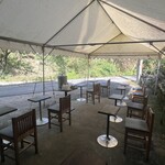 ラーメン河 - 客席　テントです(#^.^#)