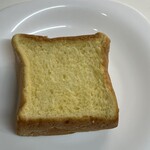 サンエトワール - 「おすすめ品　四角いメロンパン」172円。