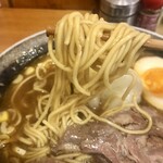 牛こくラーメン まる勝 - ストレート細麺　意外でしたが試行錯誤した結果、ここに辿り着いたのでましょう
