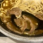 牛こくラーメン まる勝 - レンゲでも上手くすくえないほどホロホロな焼豚ならぬ焼牛