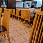 とんかつ 旭軒 - 温かみがある、明るいお店づくりをされています