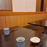 とんかつ 旭軒 - ピシッと清潔な店内