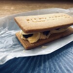 アリー コーヒー - バタークリームの模様。ビスケット生地の裏の模様。