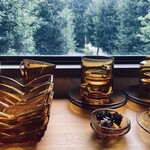 アリー コーヒー - 街路樹もまだ残暑。