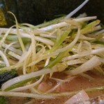 横浜家系ラーメン 蓮 - ネギ♪