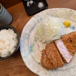 とんかつひなた - コメも美味いし、味噌汁がまた良かった
