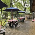 三匹の猫 - テラス席