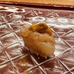 すし凛道 - えびウニのせ　甘さがダブルで迫ってくる