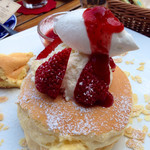 大江ノ郷自然牧場　ココガーデン - 春摘み苺のパンケーキ　980円