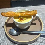 和フレンチバル村塾 屋根裏 別邸 - さつまいも（シルクスイート）のスープ　パイ（シルクスイート）／甘過ぎなくて美味しい…