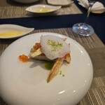 TEATRO IUKI - ・マナガツオのソテー、 イクラ、マコモダケ 、上にライムの泡 、下に大葉オイル 
      →ライムの泡でサッパリ。イクラの塩味と魚がいいバランスでした。