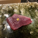 鮨桂太 - カツオ(塩と辛子)