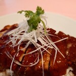 シェフス - ■ ランチメニュー 2) パイコー丼、1,200円