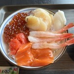 ANAクラウンプラザホテル釧路 - 料理写真:朝食バイキングで海鮮丼
