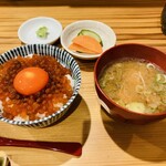 しんのすけ - いくら丼(みそ汁・ぬかづけ付)