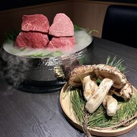 焼肉 牛印 新宿店 - 本日の和牛と国産松茸