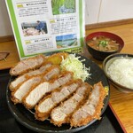 とんかつ 栄ちゃん - 断面美。喰らい尽くすまで止まらない