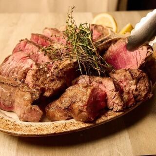 Tボーンステーキは圧巻の800g！ベテラン料理長の料理に舌鼓