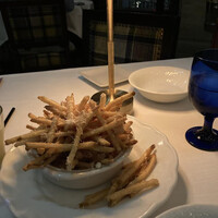 MAIN DINING by THE HOUSE OF PACIFIC - トリュフフライドポテト。カリカリで濃厚