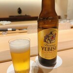 すが弥 - 最初はエビスの小瓶でスタート