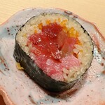 すが弥 - 定番のマグロ全部入りの太巻き