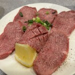 炭火焼肉ホルモン まる味 - 
