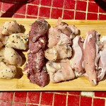 七輪焼鳥バル FUNKY JUNK FULL CHICKEN - 焼き物5種大山地鶏その他