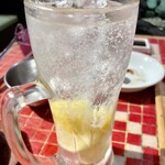 七輪焼鳥バル FUNKY JUNK FULL CHICKEN - 飲み放題でも生レモン有り！