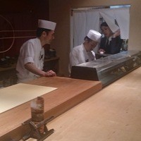 寿司 はせ川 心斎橋本店 - 真剣に仕事中