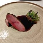 ラチュレ - 鴨肉のグリエ　カレー風味の茄子